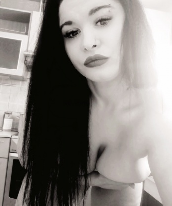 Мои услуги стильны и разнообразны 💋 Я готова исполнить все твои сексуальные фантазии и подарить тебе незабываемый опыт. Со мной ты сможешь насладиться полной расслабленностью и жаркими страстными моментами. Прочитай отзывы о моей работе и увидишь, что я истинная профессионалка в своем деле 😍 Живу в Москве, и могу быть твоей путаной в этом разнообразном городе 🌃 Жду тебя, милый, чтобы создать вместе незабываемые воспоминания! 😘 Фото со мной прилагаются 📸 София